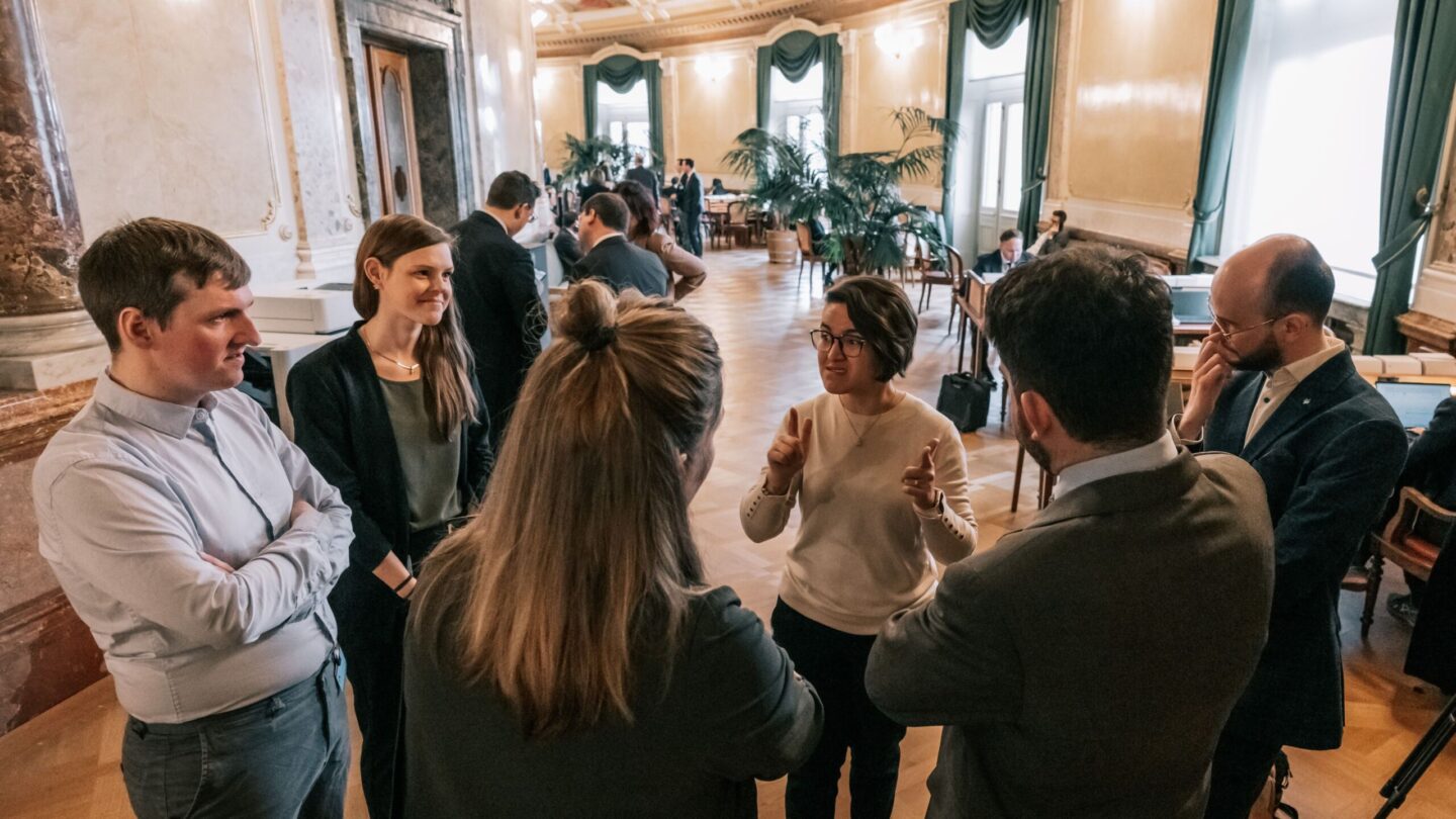 gehörlose und hörbehinderte Personen im Bundeshaus
